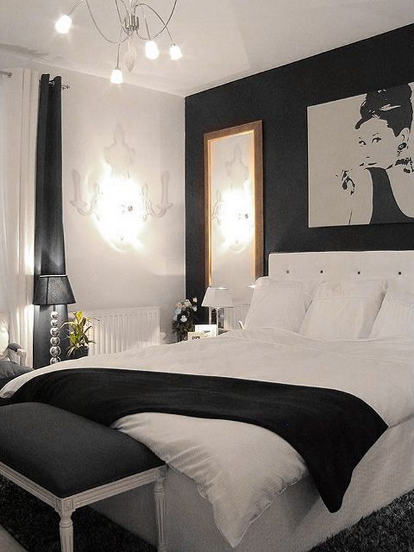 Small glamorous black and white bedroom. 