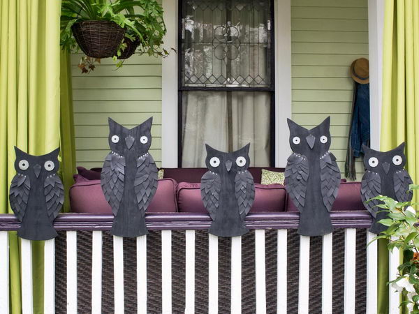 Halloween owl decorations. 