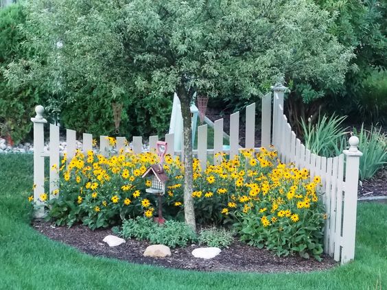 Make an interesting corner fence in your garden. 