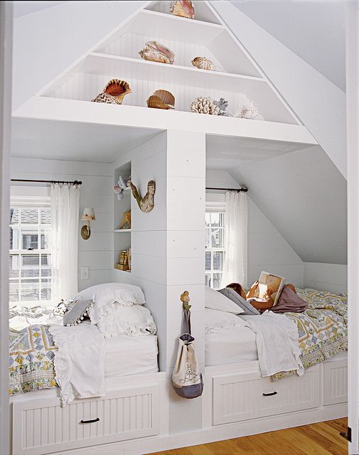 Create a wonderful space, even if the ceiling height in the attic is a problem. 