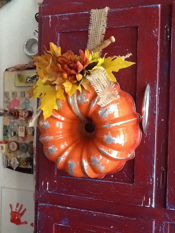 Autumn wreath recycled from old Bundt cake tin. 