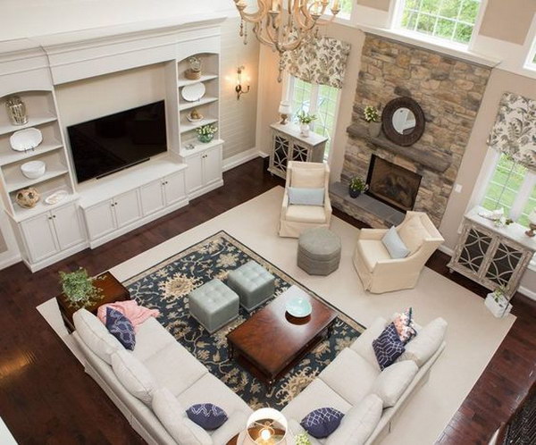 Living room layout: focus on visual balance. 