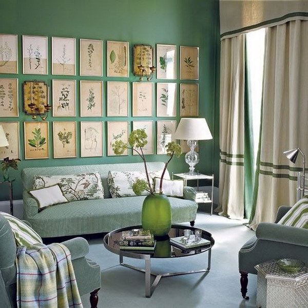 Emerald painting walls in the living room. 