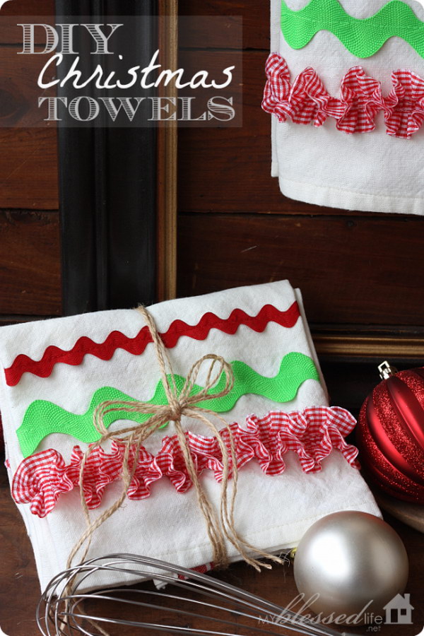 DIY Christmas kitchen towels. Adorable DIY Christmas gifts or make for your own kitchen. Just take a few minutes.