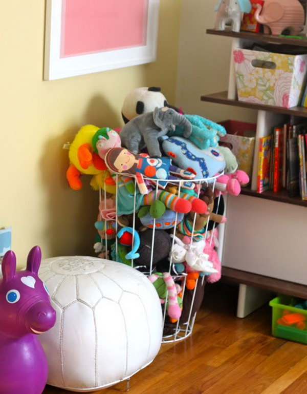 Use a simple trash can as a storage place for filled toys