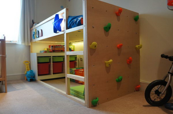 IKEA Kura bed with climbing wall: children love climbing. This is a bed channels that. With the additional climbing wall, this is a bed in which children like to climb. Check out the tutorial