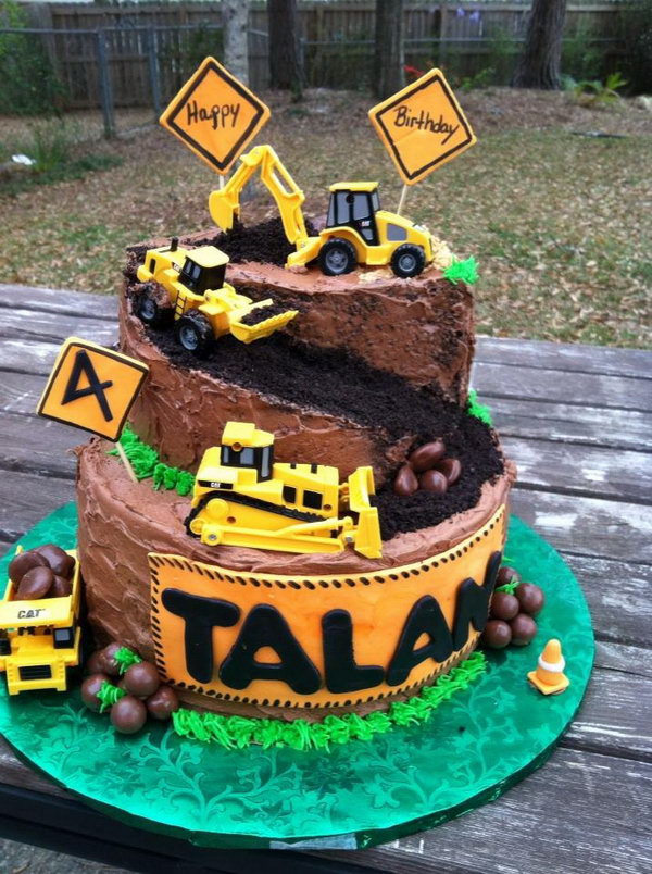     Construction Birthday Cake: If your boy is obsessed with tractors, this is a great birthday cake for him. 