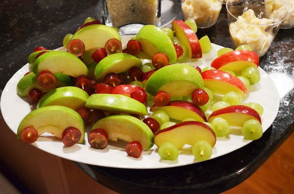 Cars made from apples and grapes: fun and suitable dessert for a birthday party about trucks. And they are easy to do at home. 