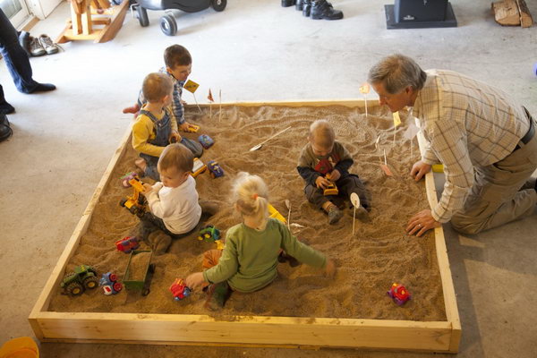 Truck Birthday Party activity: Little boys always have a strong preference for excavators. The indoor sandpit was a great success for the little ones digging with their excavators. 