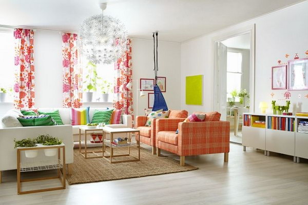 Living room with spring colors. Beautiful curtains, the brown sofa and the rainbow pillows refresh this living room and let you enjoy the warm days. The oversized pendant light also brings out the POP.