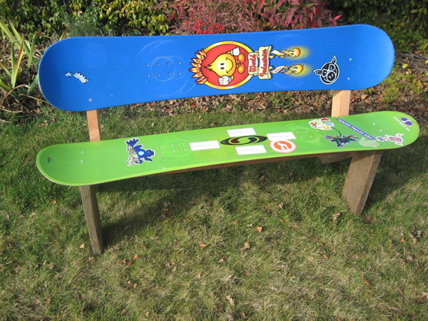     Skateboard chair or bench: The useless skateboards have been converted into an extremely cute chair for your children. You can also make one for yourself. And you can enjoy your gear all year round, perhaps while sipping a delicious drink. More details can be found here 