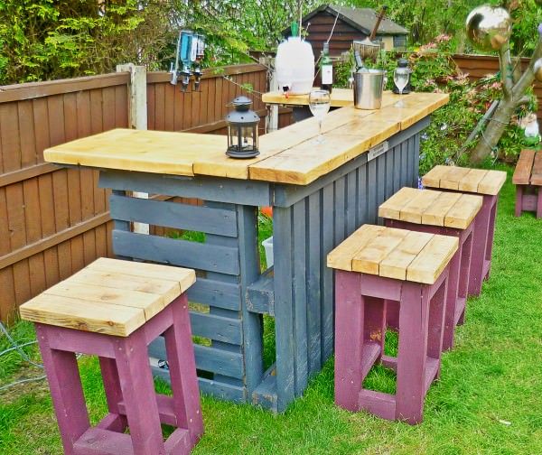 DIY outdoor wine bar.