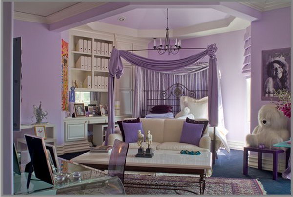 Purple blanket: I love the canopy and the idea of ​​painting the blanket purple, it seems like a brave step. In this room, however, the ceiling is lowered optically to prevent it from being too spacious. In combination with white, the color scheme ensures that the room feels cozy and inviting.