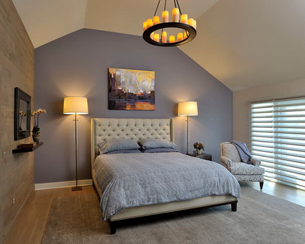 Benjamin Moore 2118-40 & # 39; Sea Life & # 39 ;: Purple as an accent wall behind the bed ... gives the tufted linen headboard and the original art drama. High glass lamps complement the headboard and the ceiling height. Candlesticks create ambience.