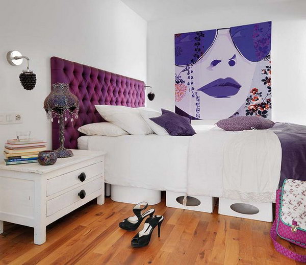 Color discussions: In the bedroom of this white customer, purple is the chosen accent color. This is a great way to introduce different shades (plum, eggplant, lilac and violet tones) to get a fresh and luxurious combination. 