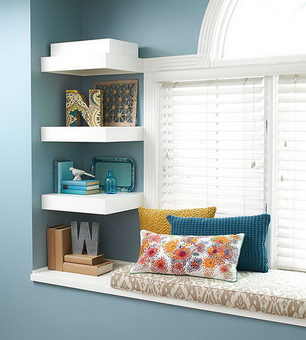 Capture the smallest space. It's so easy to neglect the small wall sections next to windows and doors. Put a trio of clever shelves with weight in your dormitory for an artistic presentation.