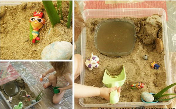     Water and sand game. Fill the box with cotton balls and can, colored pompoms, shavings, straw, pine needles, pine cones, pebbles and just let the baby pour the sand into the water. 