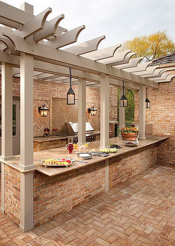 This modern outdoor kitchen has a nice design. The bricks go wonderfully with the whole decor. 