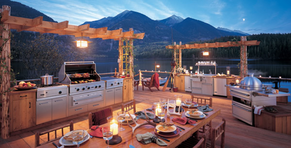 A look at the spectacular snow-capped mountains and the large lake near your back yard makes this outdoor kitchen even more amazing. 