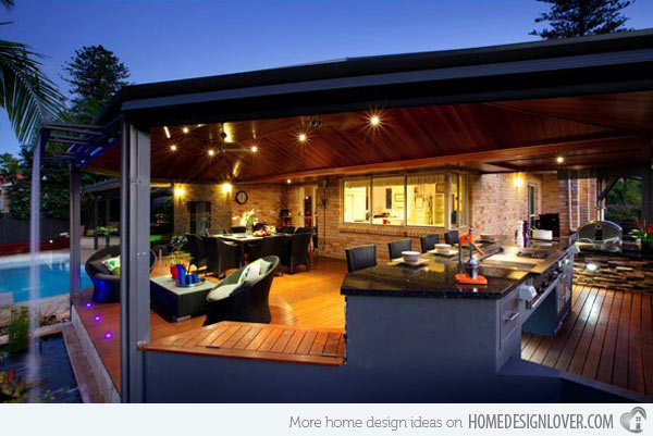 The open space and the light design of this outdoor kitchen make it look luxurious and beautiful.  