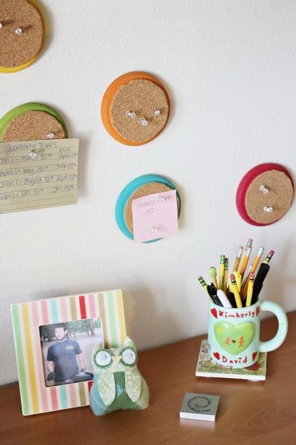 Mini corkboards. Paint the wooden discs in bright colors, cover them with cork boards. It's so cool to nail your labels or tags to improve the girls' home decor.
