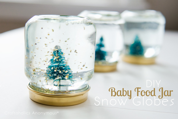 Baby food jar of snow globes. Paint the lids gold, glue trees to the lid. Add gold glittering confetti, fill the glass with distilled water and glycerin. You will complete the stunning mini snow globe for a beautiful decor.