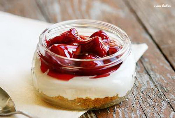 Cheesecake in a glass. Make the graham cracker crust, spoonful of fruit filling in each jar. It tastes fantastic without a bakery. Both adults and children must love this cheesecake in a glass.