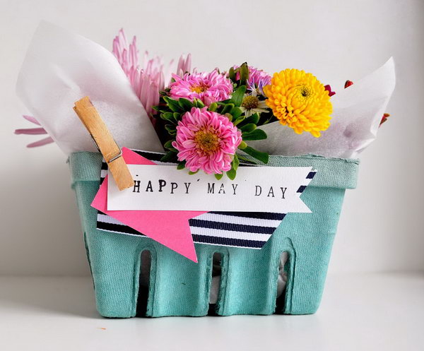 Berry basket May bouquet. Line each basket with a sheet of parchment and nestle in mason jars. Fill the mason jars with flowers and water. Pin a few decorations to complete the beautiful May view.
