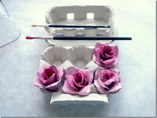Egg carton of roses. Pull the cones out of the egg carton, form layers of rose petals and put them together to get the rough rose. Color the rose for a stunning visual effect and surprise all your friends in May.