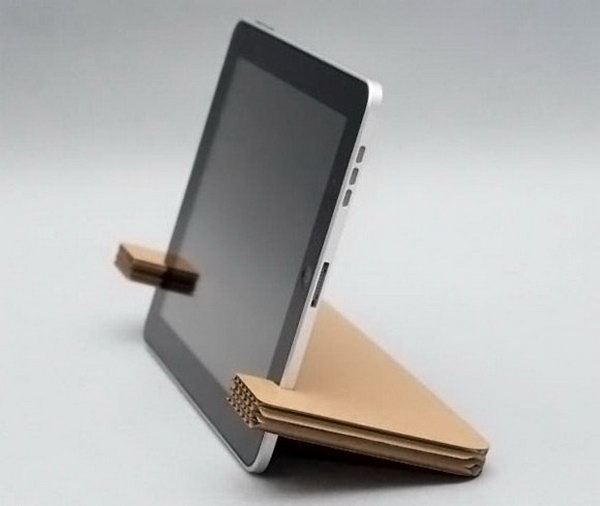     DIY cardboard iPad stand. We have so many cardboard boxes. Everything we buy is delivered in a box. Do not throw them away the next time after opening a package. You can get a new iPad stand by using scissors to make a few cuts and clips on the cardboard box. 