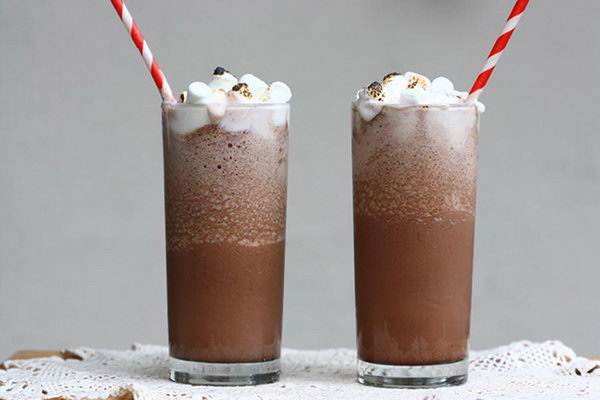 Frozen hot chocolate. Treat all your guests to this frozen hot chocolate drink to enjoy that icy, delicious summer party taste. Pour in the milk, add the chocolate mixture, mix, add whipped cream and a little marshmallow to round off the unique delicious taste.
