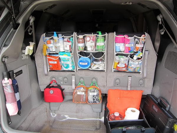 There are usually a lot of junks in the trunk of your car. Here's a good idea for you on how to organize your trunk. 