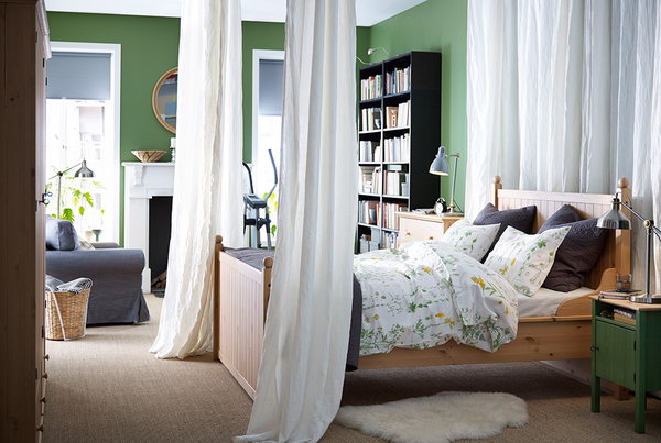     The combination of green and white in the bedroom design always gives us the feeling of freshness and shows the natural beauty.