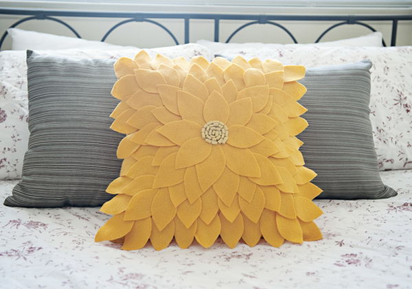 Nice felt sunflower pillow tutorial 