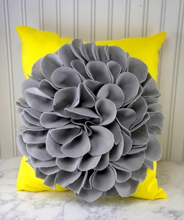 What a cute DIY flower pillow! Nothing says spring like flowers! It's super cute, but very cheap to do one at the same time. 