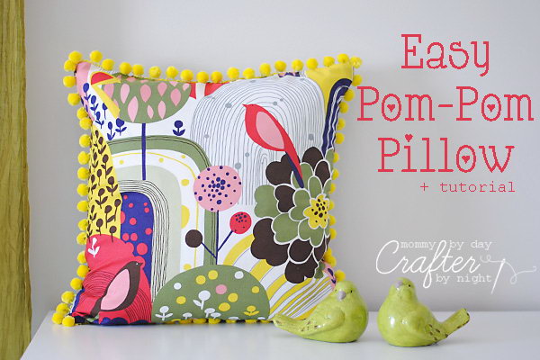 Easy Pom-Pom Pillow: The fabric is so lively and the matching yellow pom poms on the edge are a great thing. Learn how to do it 