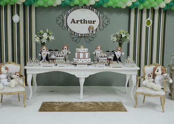 This is a very elegant, modern and clean party full of details. Lion is the king of the jungle and Arthur is definitely the prince of his parents. What a nice party!