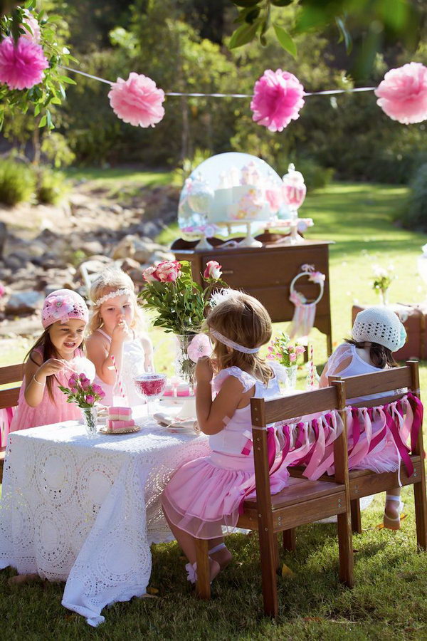 Vintage princess party. This fabulous party will definitely bring back your sweet memories and dreams about a pretty princess. It also works for different occasions. Create this cute design with cute vintage box cake, cute ties for streamer chairs, ties for pharmacist glasses and vases, and lace-covered macaroons.