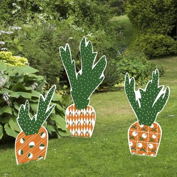 Carrot Osterhof character set. When it comes to the element of Easter decoration, you can think of rabbits and Easter eggs. These signs and posts for the Easter carrot yard give the Easter decoration a new look. They are lightfast and can withstand bad weather.