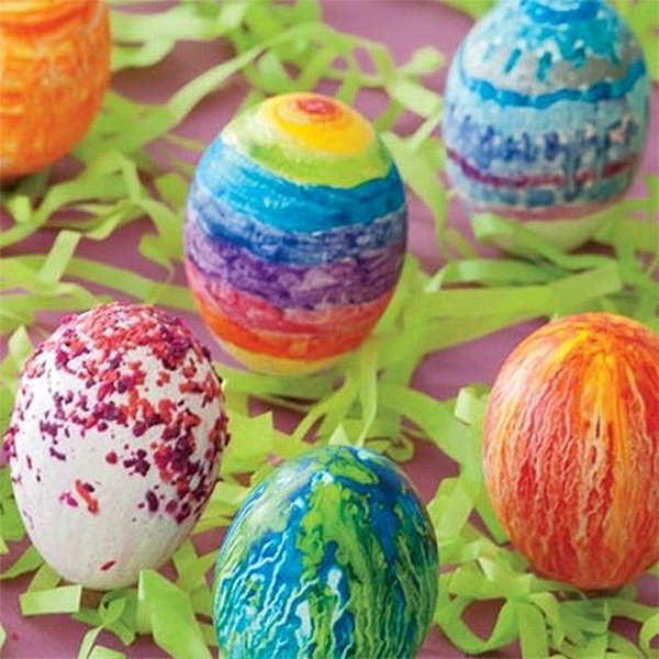 Melted chalk Easter eggs. Shave your half-used crayons into tiny pieces and sprinkle hot-boiled eggs over them. You definitely create the impressionistic painting of your original ideas.