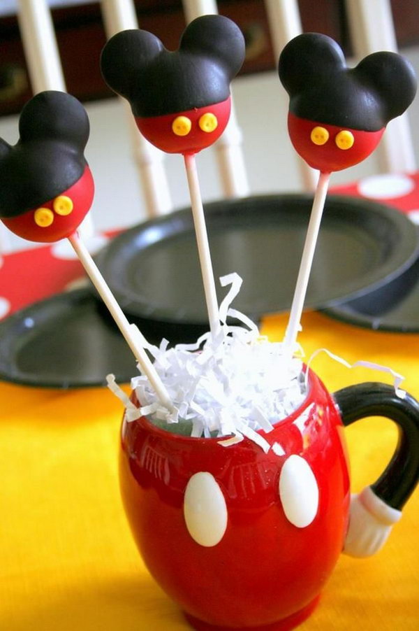 Your kids will enjoy these Mickey Mouse Cake Pops and this coffee cup is also very interesting. This cute Mickey Mouse cake would surely make your kids happy and make their mouth water.