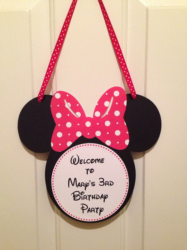 Greet your guest with something different and personal at your front door, terrace, exterior or interior. It is a special gift for her to see this adorable Mickey Mouse front door decor.