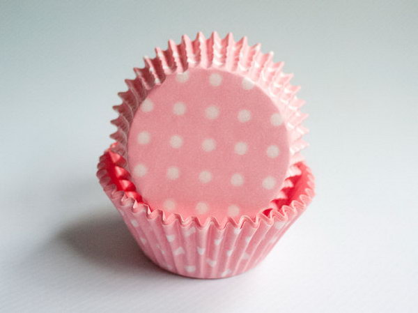 Would you like to make your Minnie Mouse party especially festive? Try these pink dotted cupcake liners. These adorable dotted cupcake liners are wonderful decorations for your cupcake.