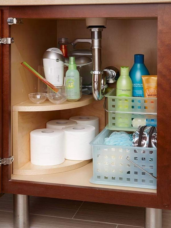 Install a curved multilayer storage unit along the submarine line. Make room for everyday items in the bathroom sink. 