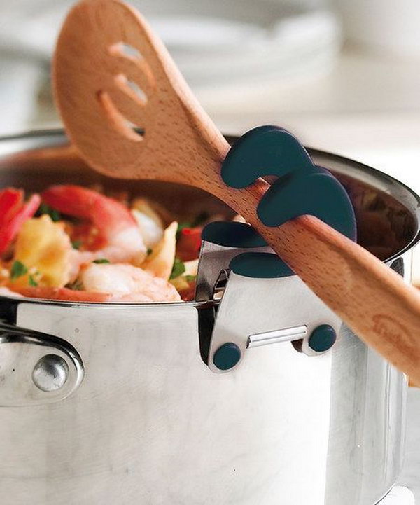 Cooking utensil pot clip. A useful kitchen device that allows you to place the spoon directly over the pot and prevent it from slipping into the pot. 