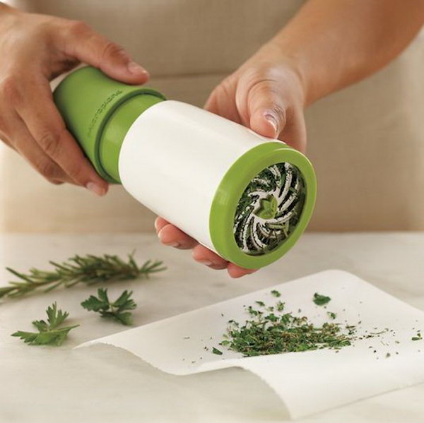Fresh herb grinder kitchen utensil. Grind and distribute fresh herbs with a simple twist. With this tool, it's easy to include fresh herbs in your home cooking. 