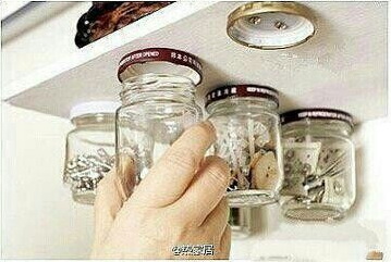 Hang glasses under shelves. Screw the glass lid into the wooden shelf located above the worktop, then screw the glass onto the assembled lid. Keep nails, screws, and other small items out of the way and organized properly. 