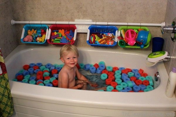 Pool noodle bath fun. Let your children have fun in a bathtub with cut pool noodles. Creative and inexpensive idea in summer. 