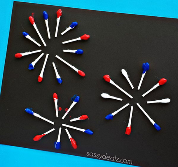Q-Tip fireworks for children. Sort the painted Q-Tips on a piece of black paper to look like fireworks. A great art project for July 4th or Memorial Day. 