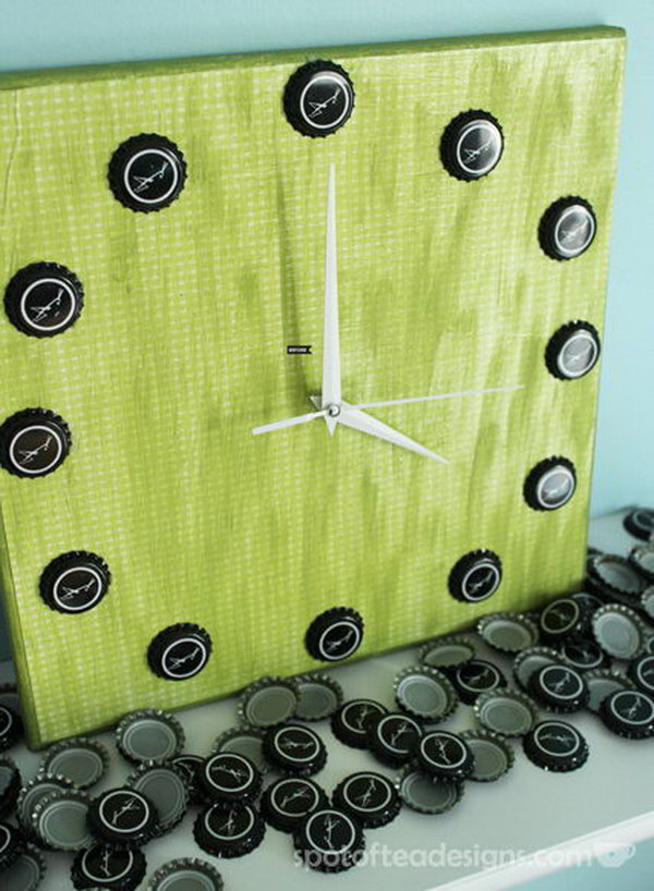 Turn these beer bottle caps into a watch as a gift for Father's Day. 